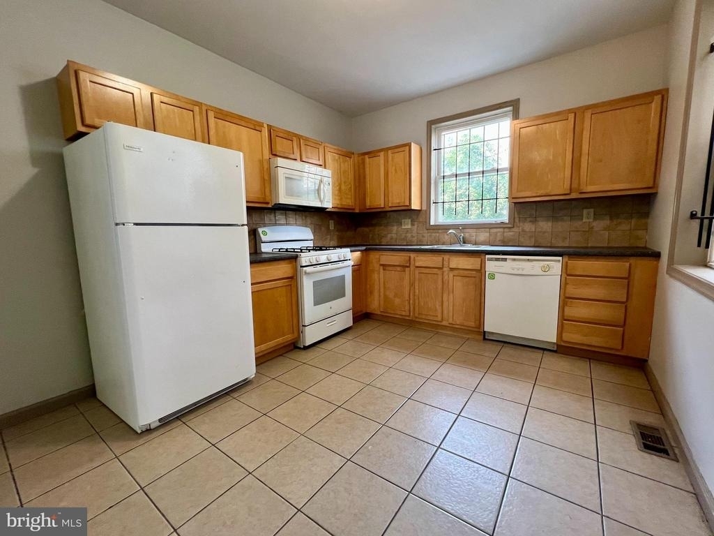 2154 N Carlisle Street - Photo 4