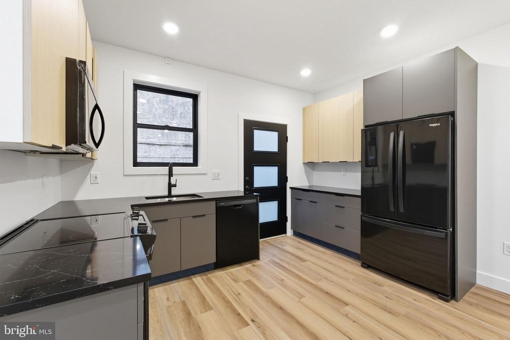 2713 W Montgomery Avenue - Photo 4