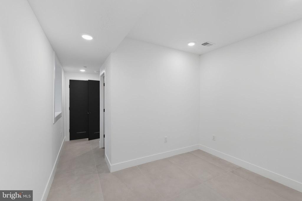 2713 W Montgomery Avenue - Photo 16