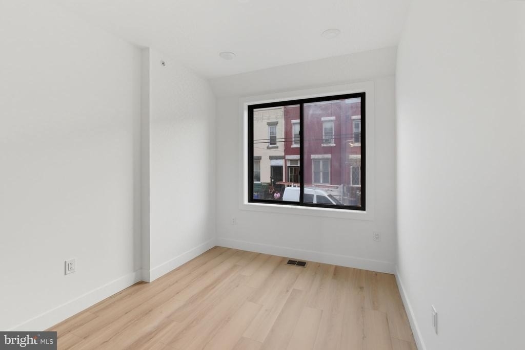 2713 W Montgomery Avenue - Photo 8