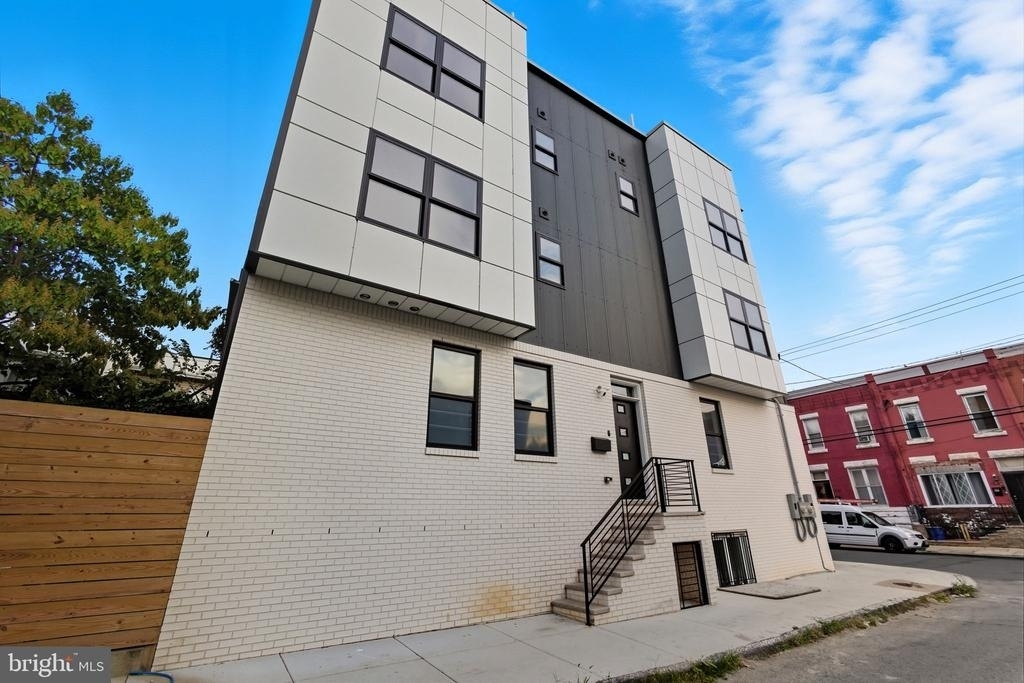 2713 W Montgomery Avenue - Photo 0