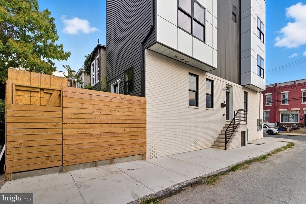 2713 W Montgomery Avenue - Photo 1