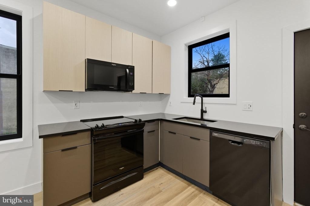 2713 W Montgomery Avenue - Photo 5