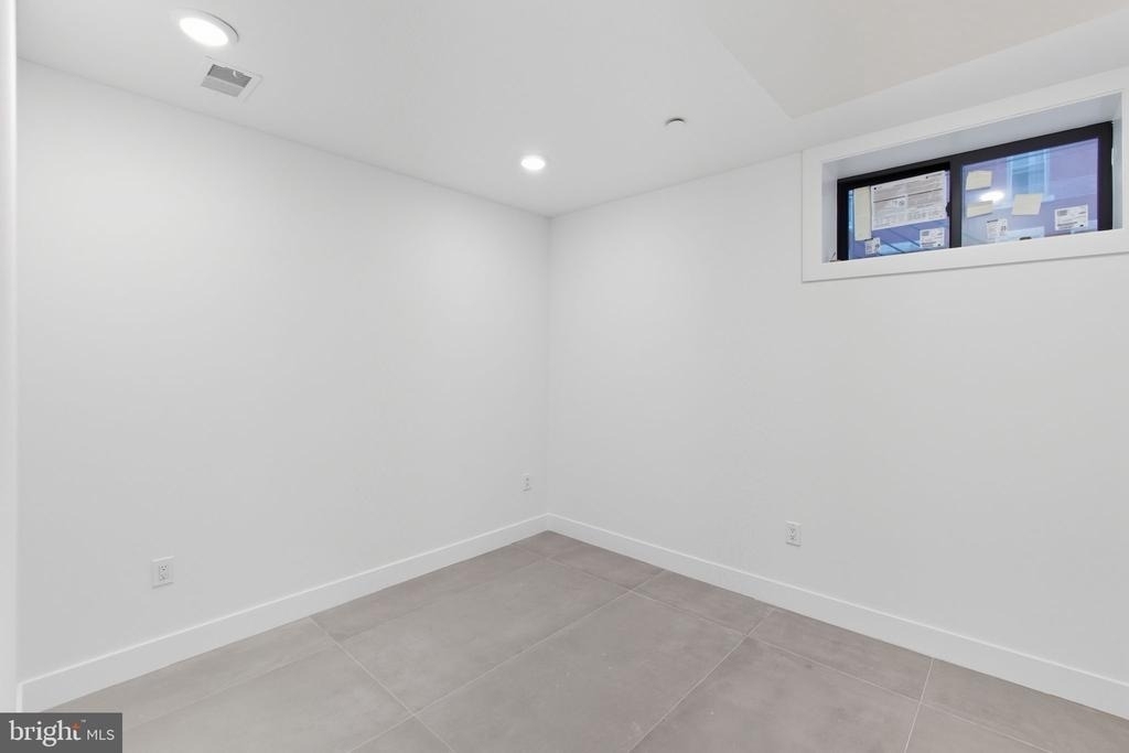 2713 W Montgomery Avenue - Photo 15
