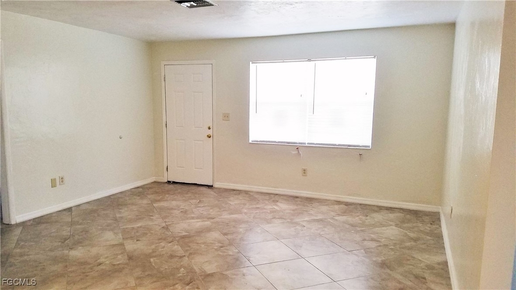434 Buena Vista Boulevard S - Photo 2