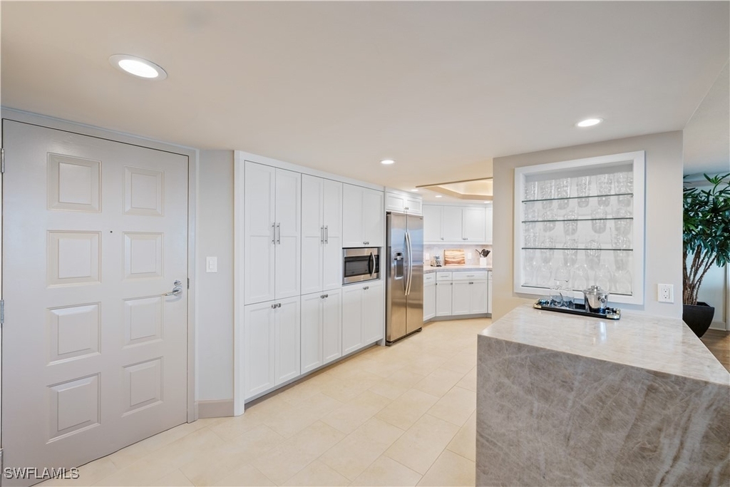4651 Gulf Shore Boulevard N - Photo 9