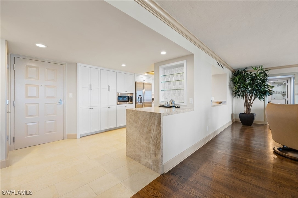 4651 Gulf Shore Boulevard N - Photo 3