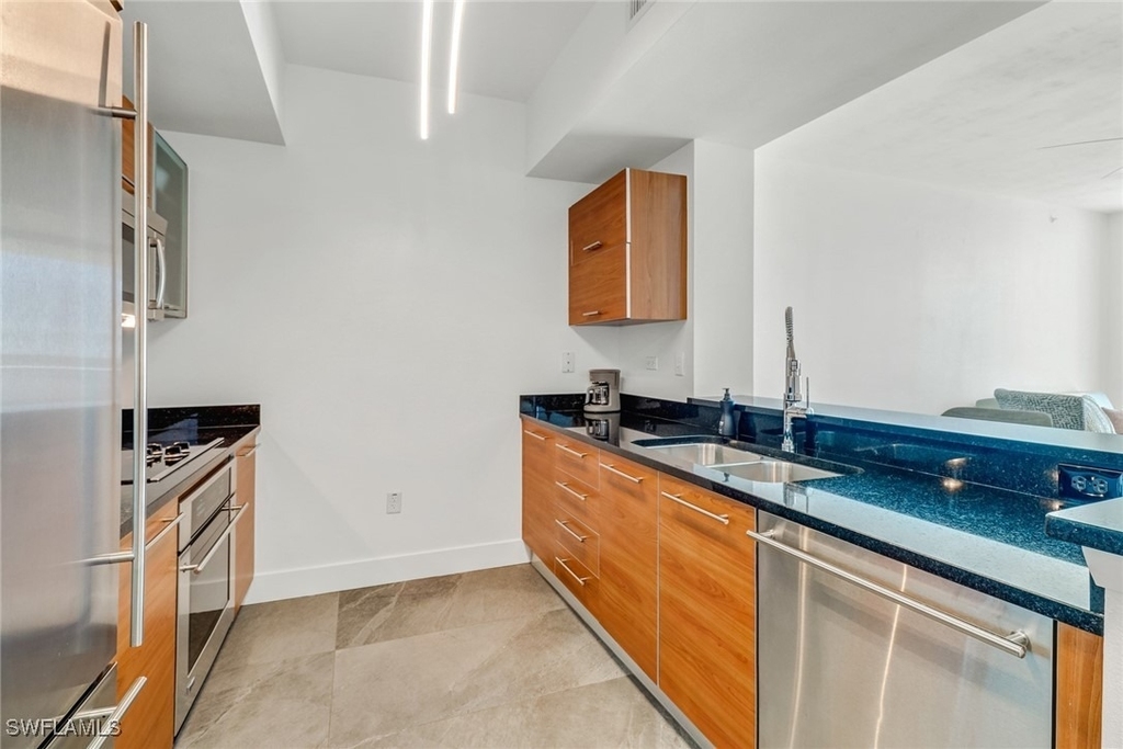 3000 Oasis Grand Boulevard - Photo 4