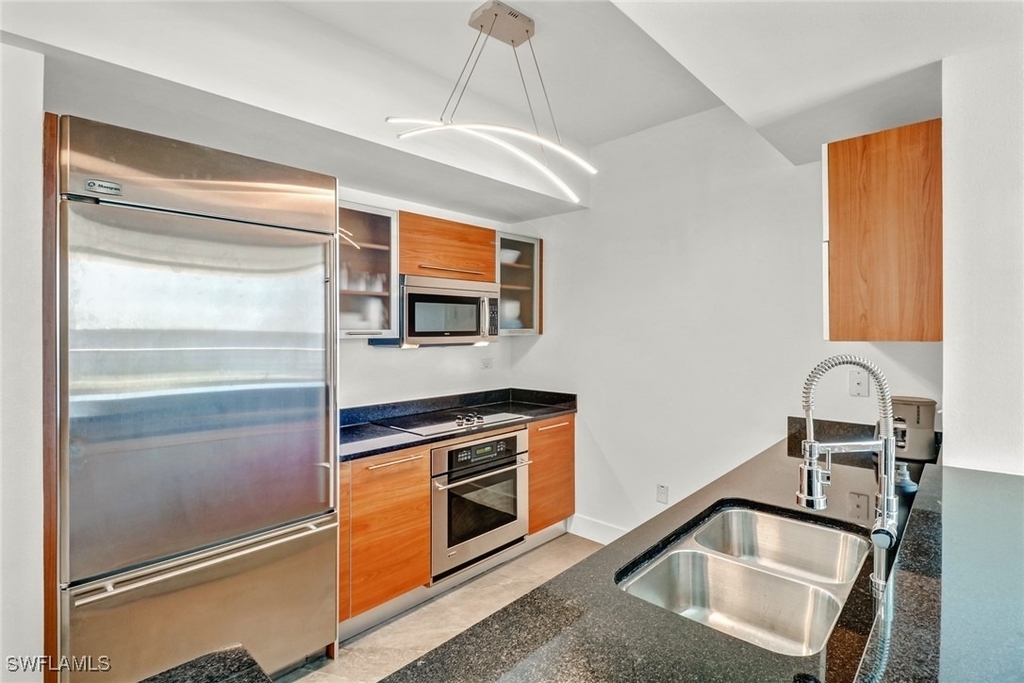 3000 Oasis Grand Boulevard - Photo 5