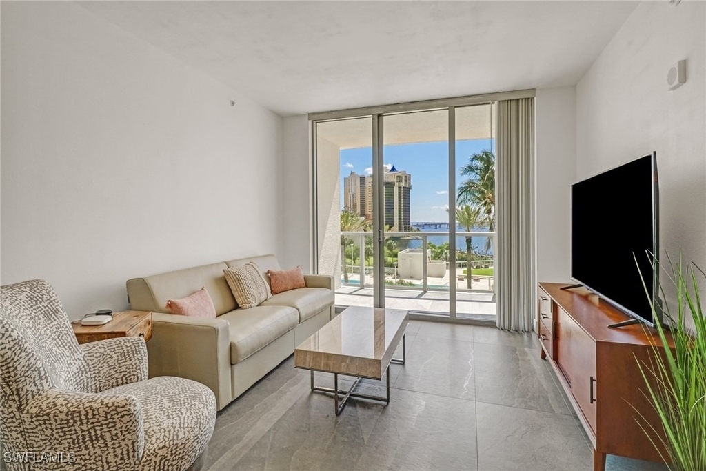 3000 Oasis Grand Boulevard - Photo 14