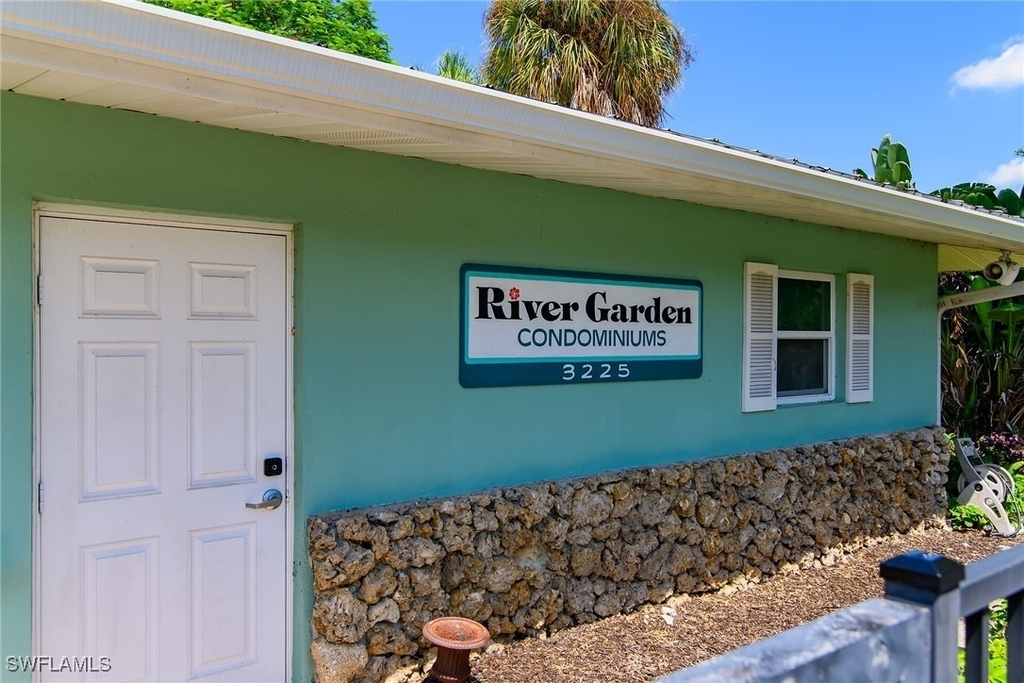 3225 E Riverside Drive - Photo 15