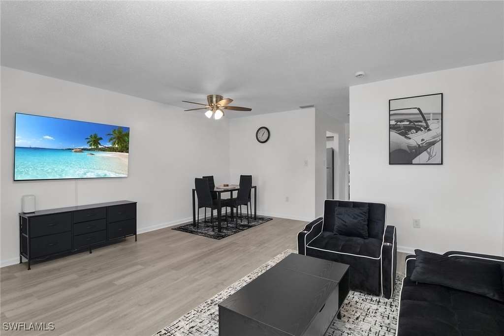 3225 E Riverside Drive - Photo 4