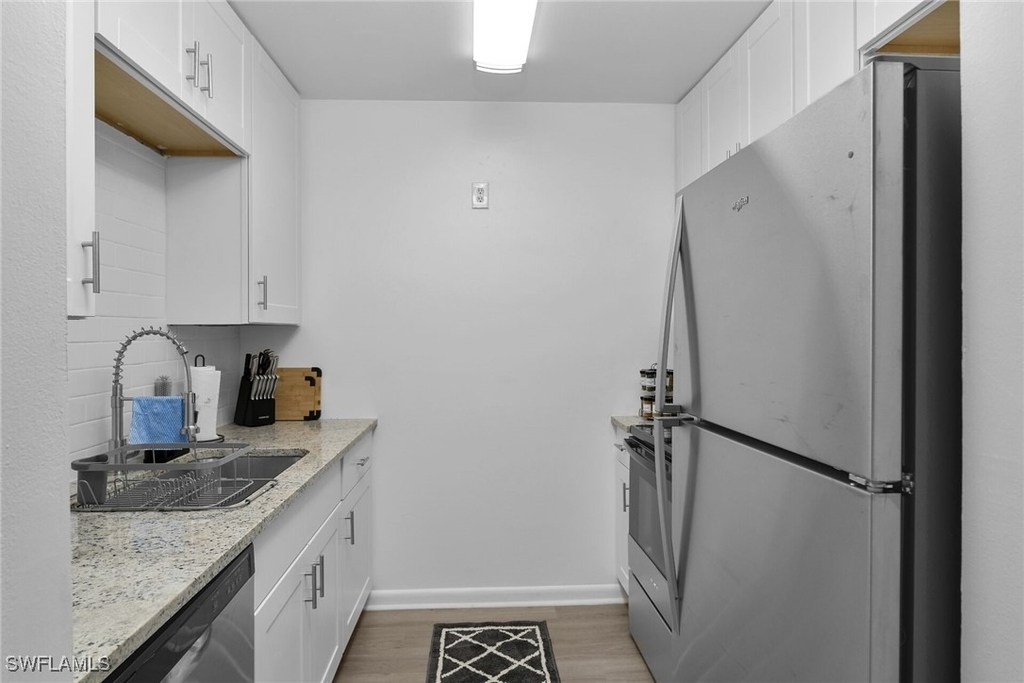 3225 E Riverside Drive - Photo 6