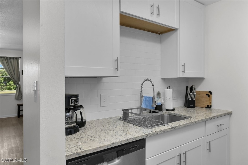 3225 E Riverside Drive - Photo 7
