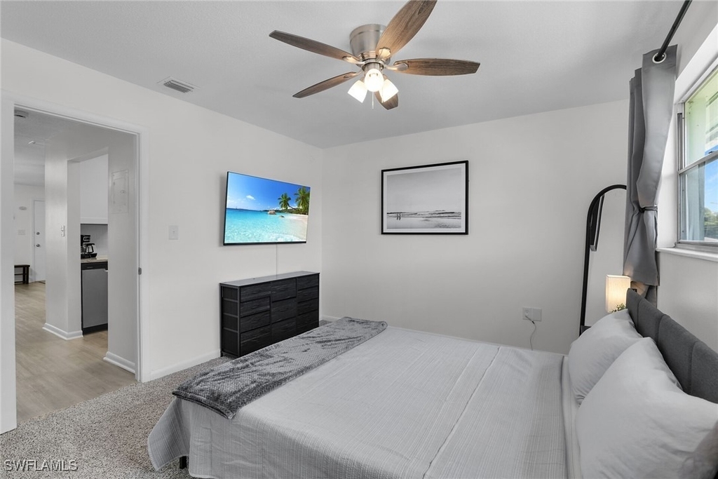 3225 E Riverside Drive - Photo 11