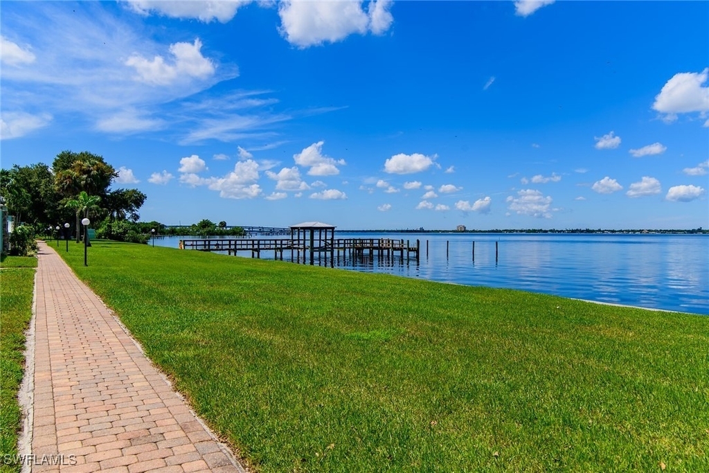 3225 E Riverside Drive - Photo 20