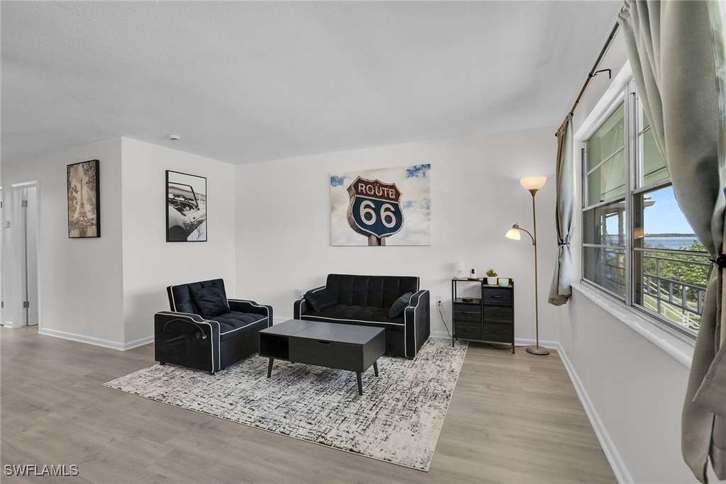 3225 E Riverside Drive - Photo 2