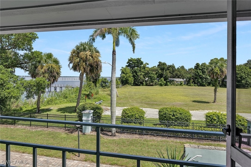 3225 E Riverside Drive - Photo 12
