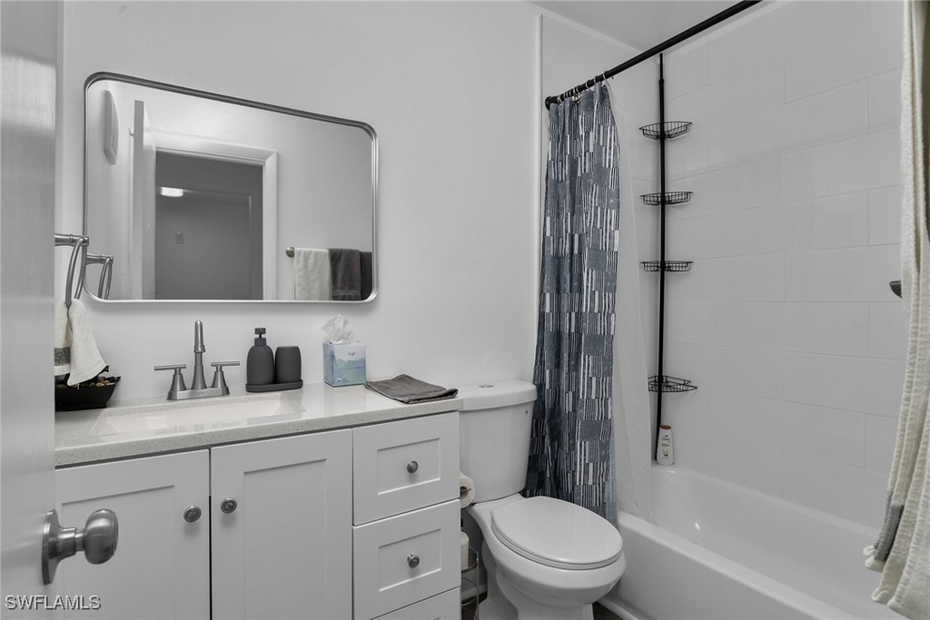 3225 E Riverside Drive - Photo 9