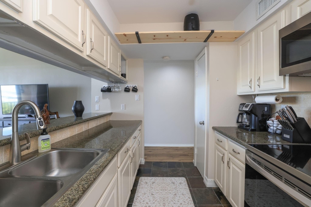 12600 Melville Drive - Photo 10