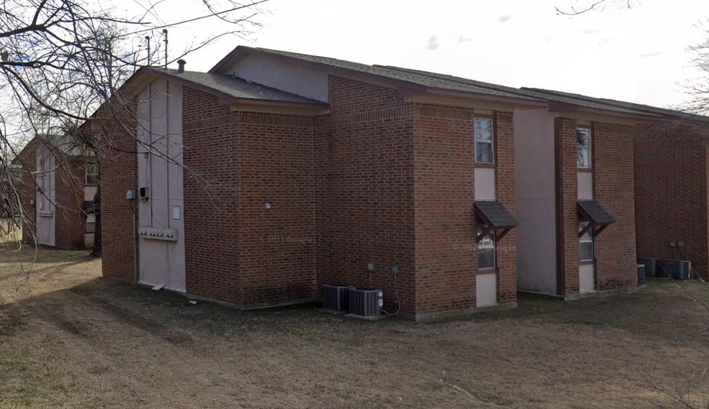 1100 W Austin St - Photo 3
