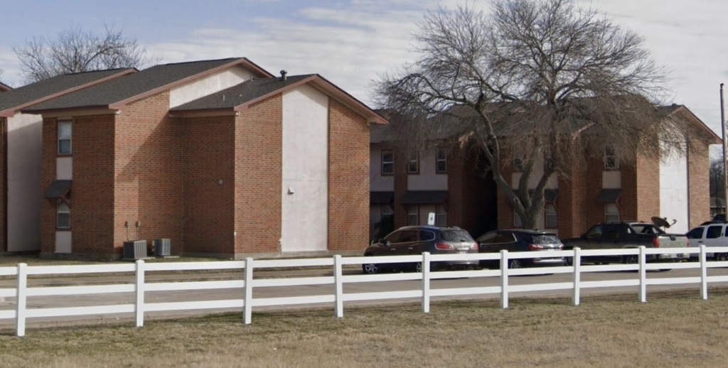 1100 W Austin St - Photo 4