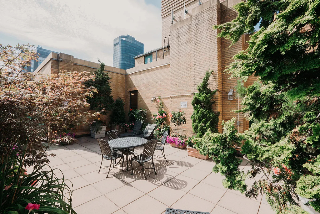 East 68th Street - Photo 14