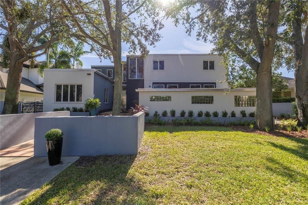 838 Monterey Boulevard Ne - Photo 0
