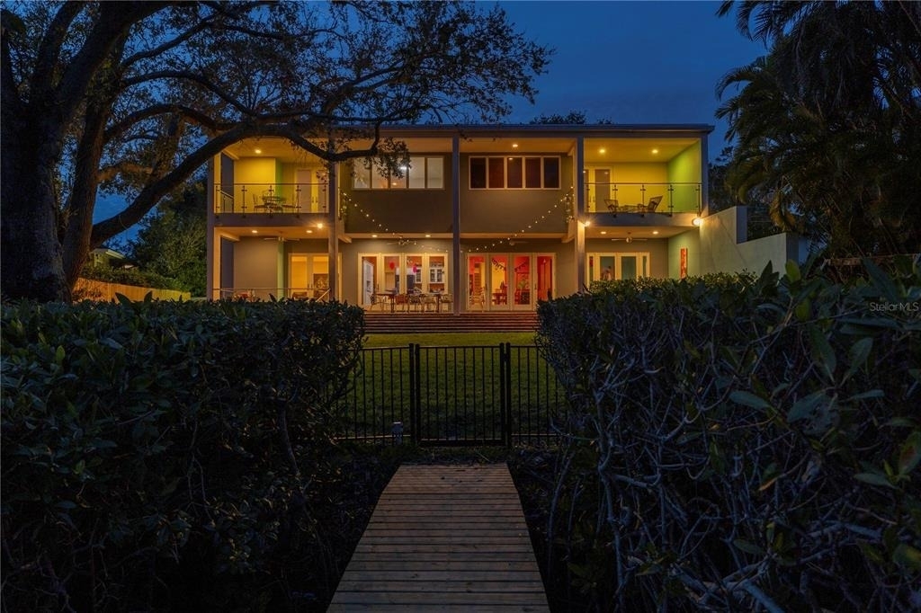 838 Monterey Boulevard Ne - Photo 2