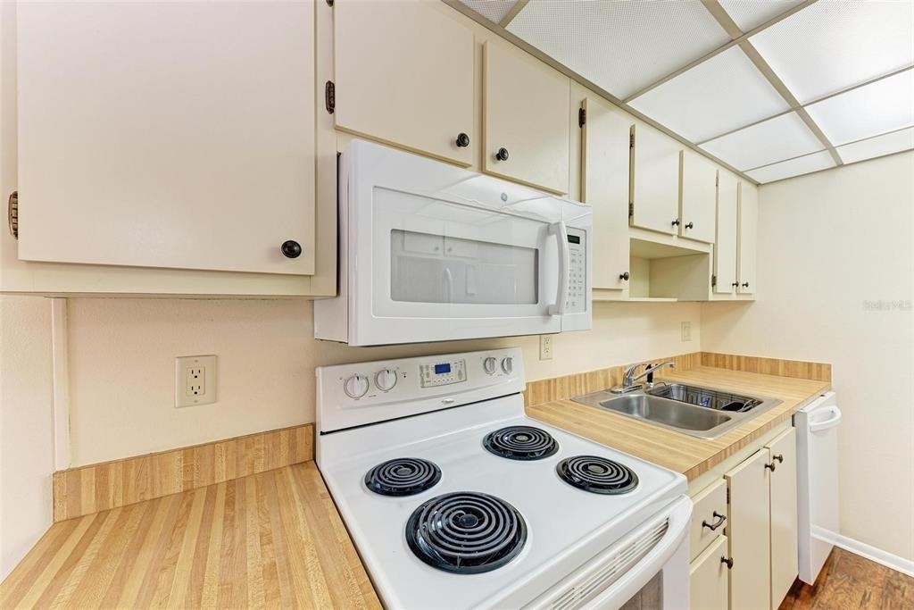 305 30th Avenue W - Photo 15