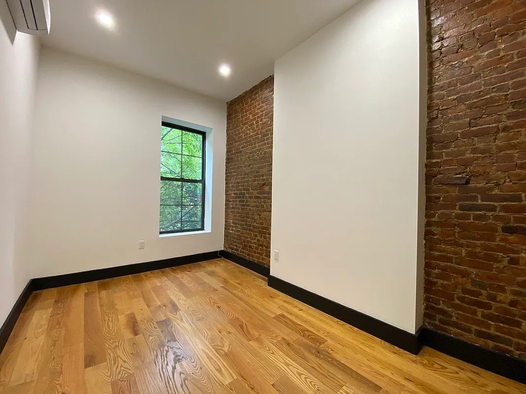 758 Putnam Avenue - Photo 6