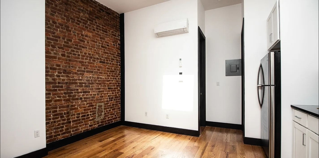 758 Putnam Avenue - Photo 4