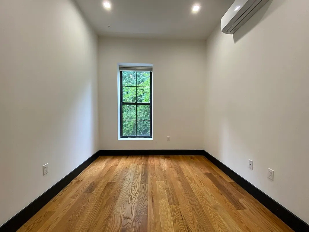 758 Putnam Avenue - Photo 7