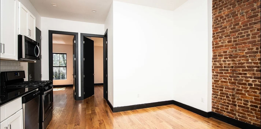 758 Putnam Avenue - Photo 3