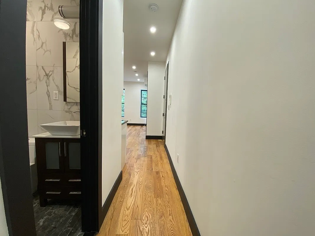 758 Putnam Avenue - Photo 10