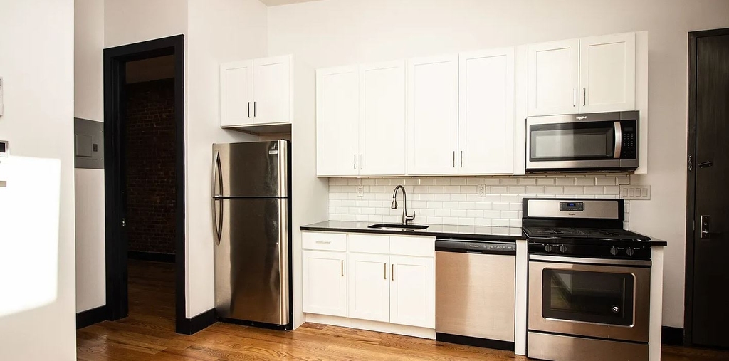 758 Putnam Avenue - Photo 2