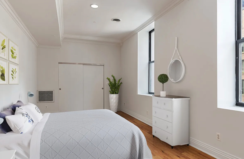 Warren Street - Photo 1