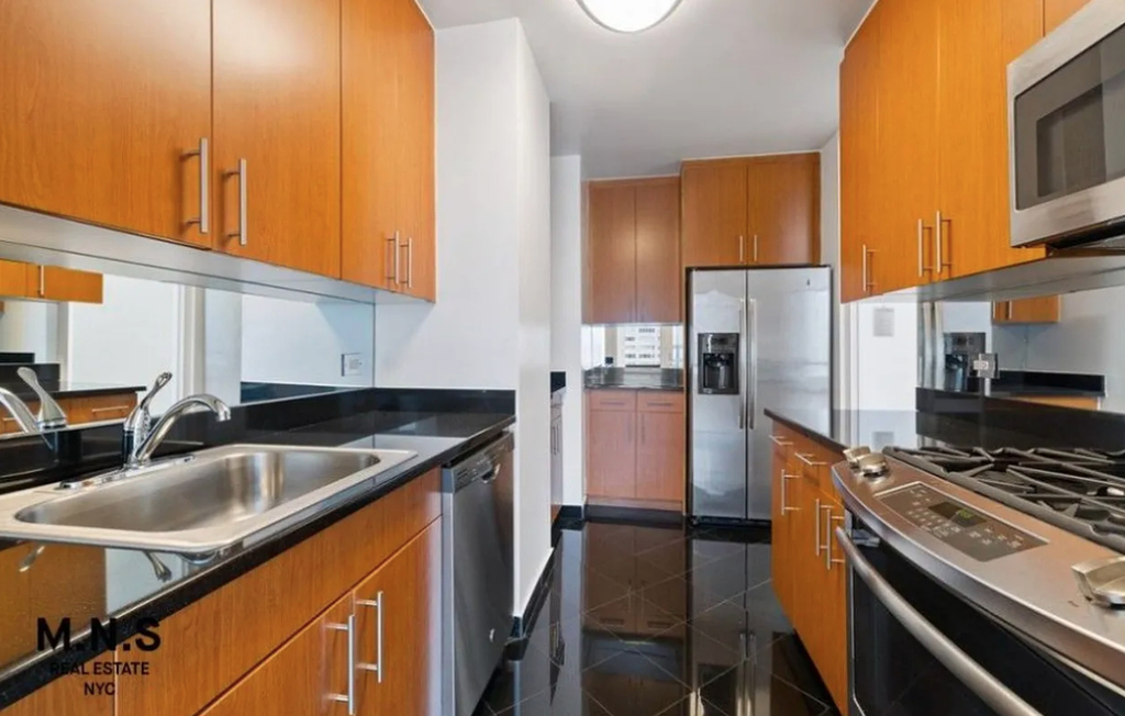 East 66th Street - Photo 4