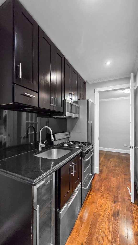 314 East 106th Street - Photo 4
