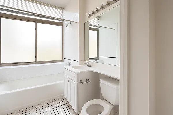  1st Avenue - Photo 4