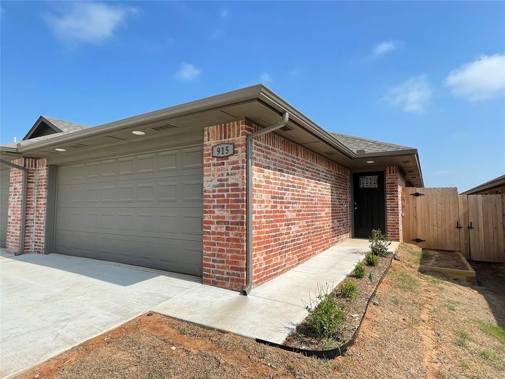 913 Coles Creek - Photo 1
