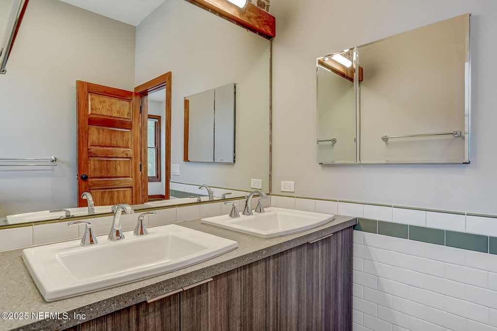 122 E Duval Street - Photo 16