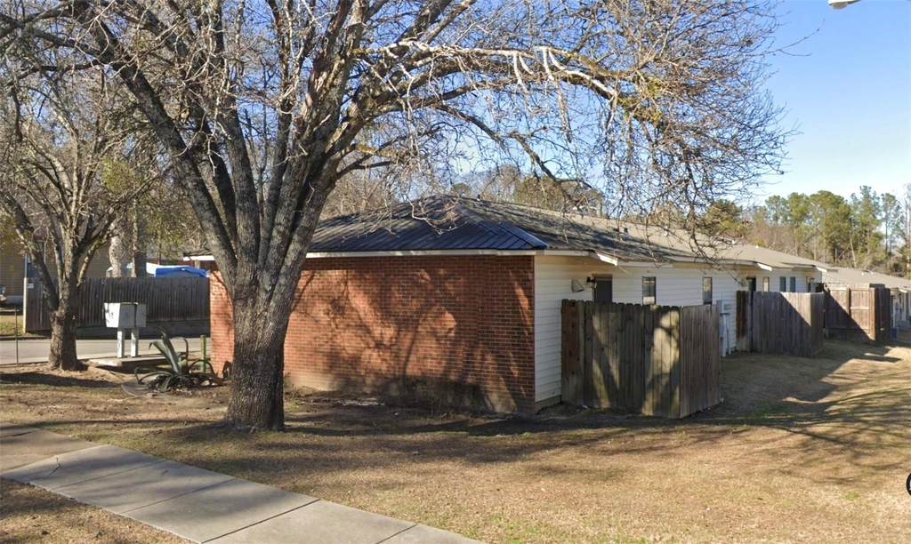424 Highland Ave - Photo 2