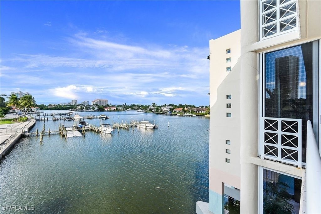 4560 Gulf Shore Boulevard N - Photo 10