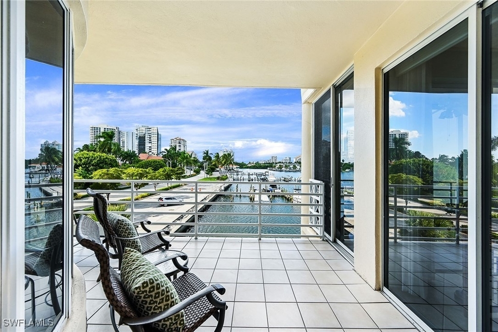 4560 Gulf Shore Boulevard N - Photo 18
