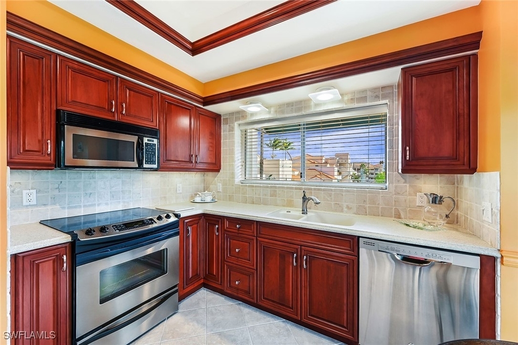 4560 Gulf Shore Boulevard N - Photo 9