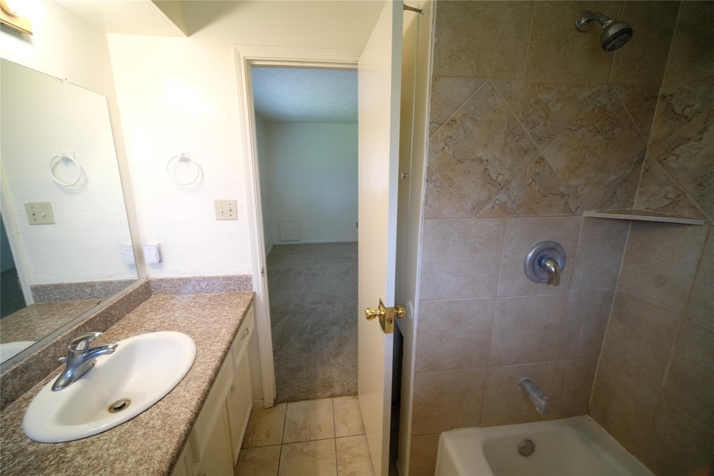 12327 Shannon Hill - Photo 13