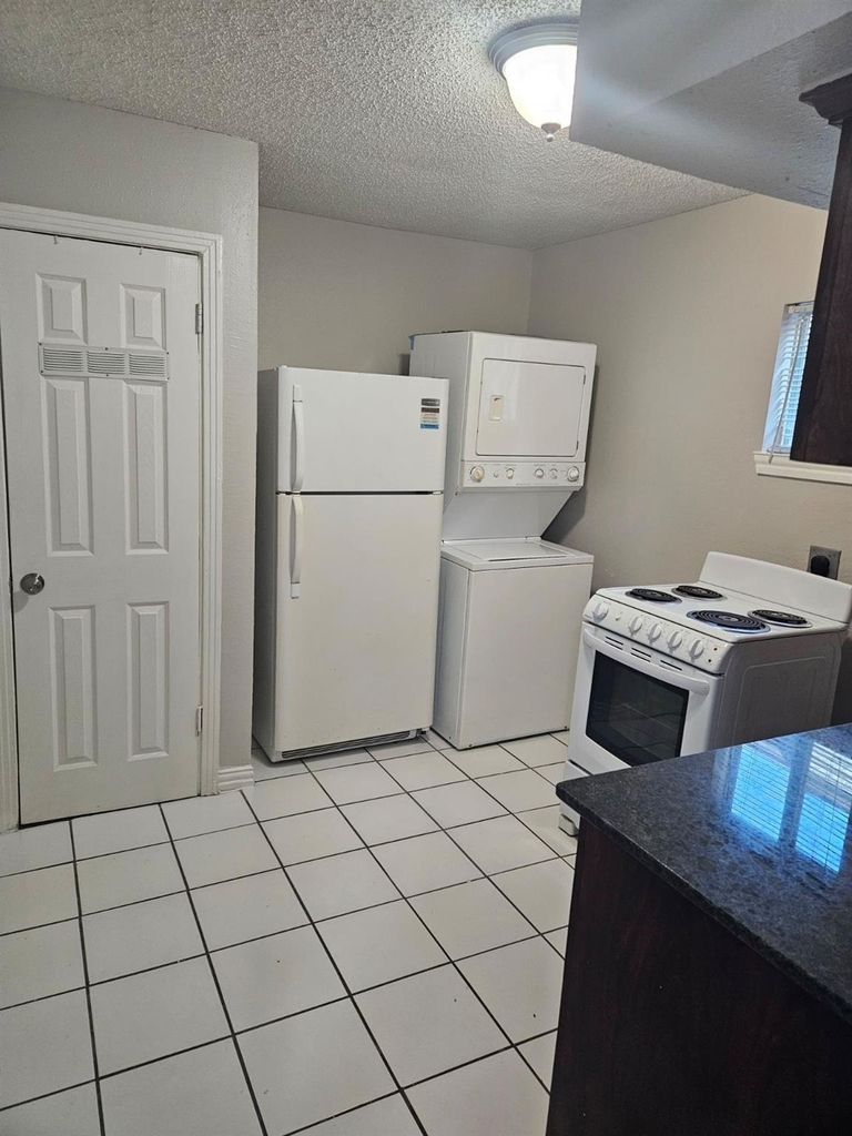 1409 Wentworth Street - Photo 3