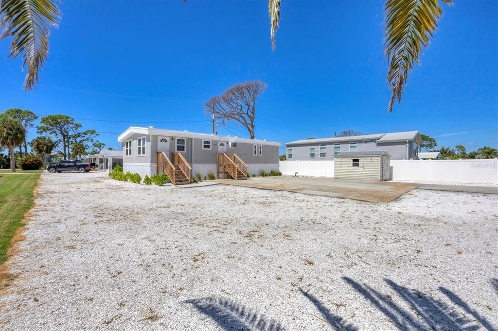 3280 Holly Avenue - Photo 3
