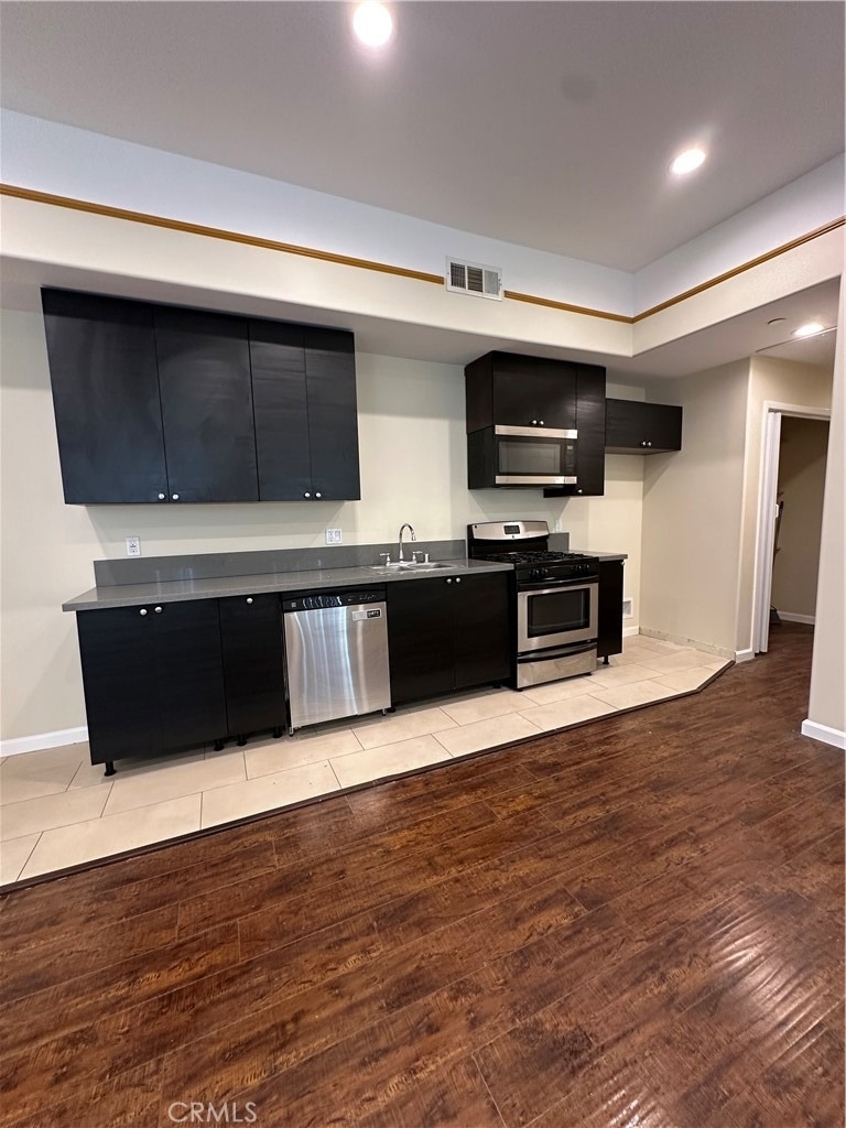 14233 Tiara Street - Photo 7